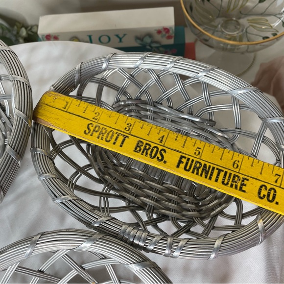 3 beautiful woven wire metal nesting baskets. - Picture 5 of 13